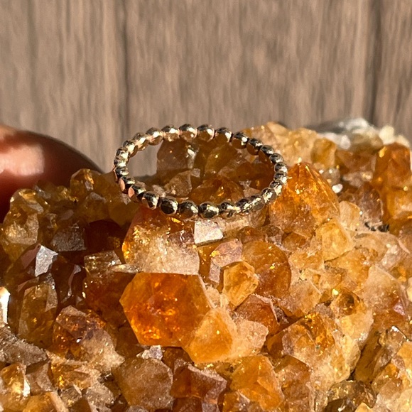 Jewelry - Ring with dots